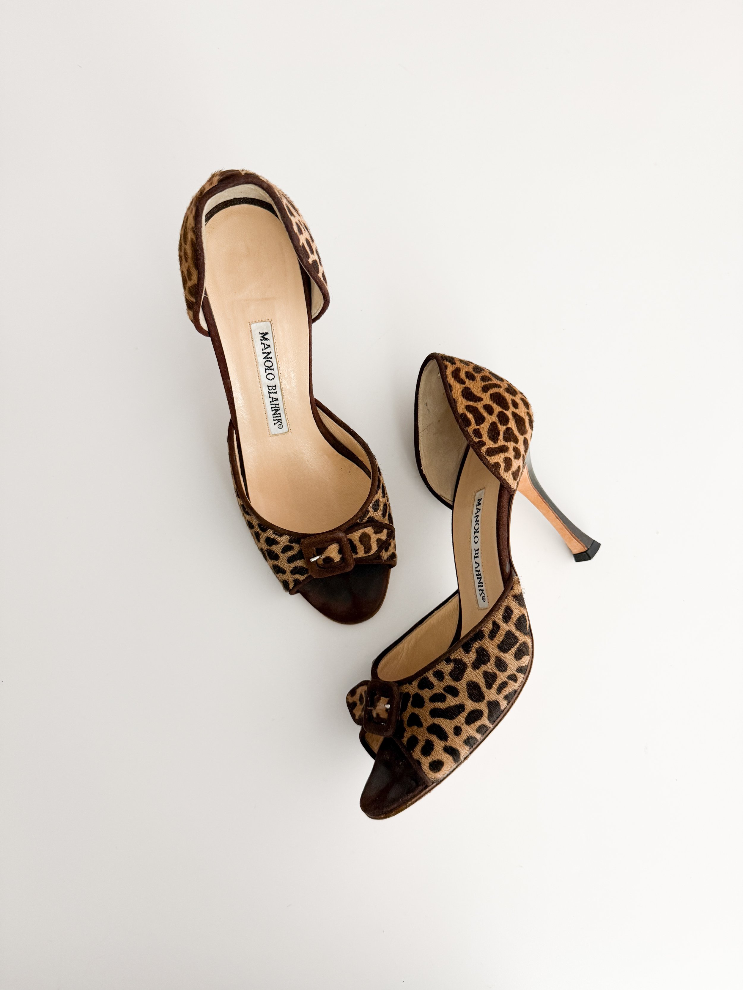 Manolo Blahnik Grey Leather Cutout Heels (IT 36) — sororité.
